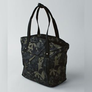 Lululemon Live Free Tote - Like New
